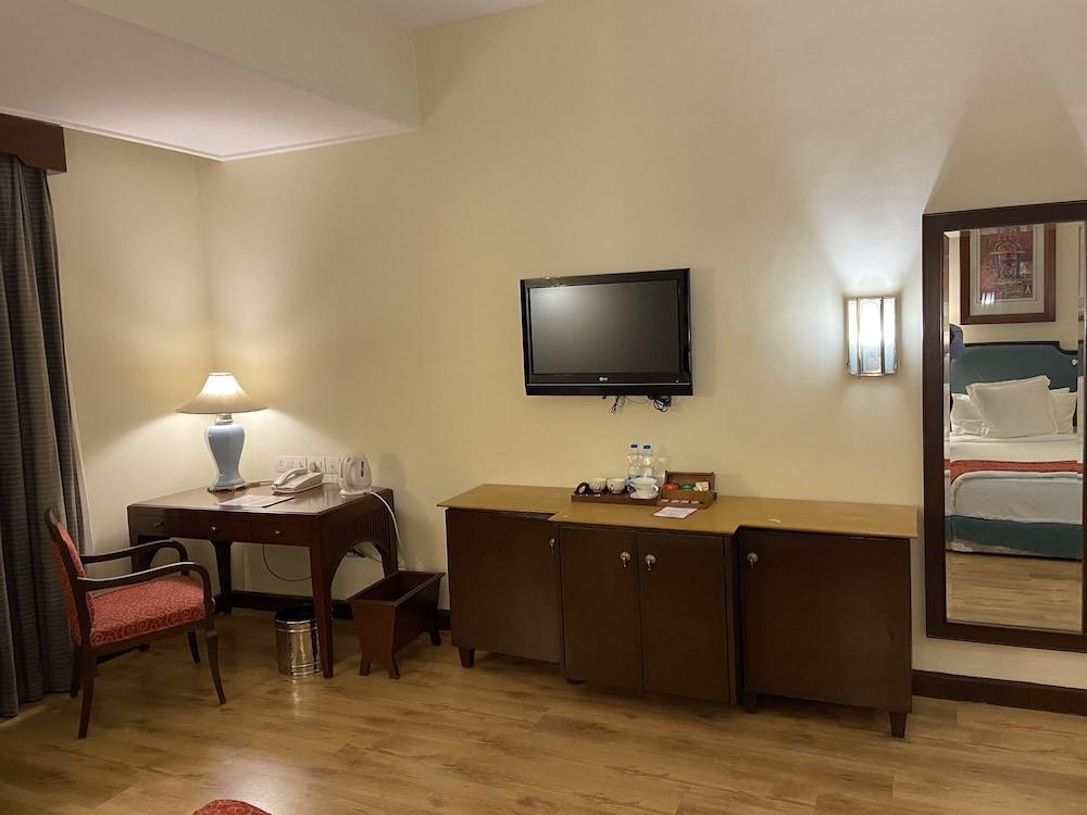 Welcomhotel By Itc Hotels, Cathedral Road, Chennai Exterior photo